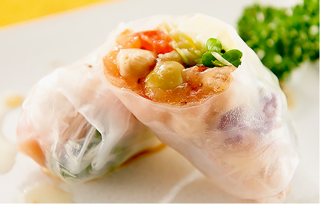 Fresh spring rolls of jelly-style tomatoes