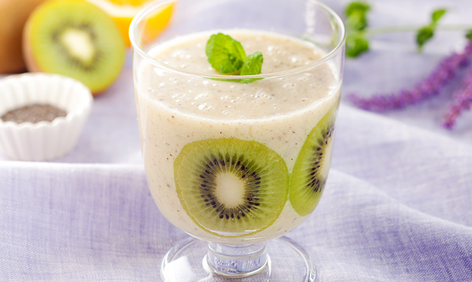 Kiwi and chia seed smoothies